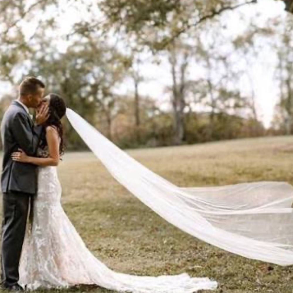 White single tier wedding veil 120 in